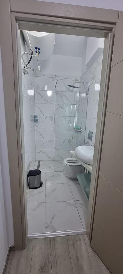 Suncoast Rooms Port Side Sarandë Buitenkant foto