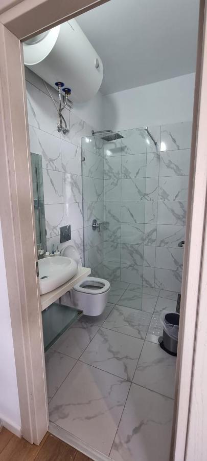 Suncoast Rooms Port Side Sarandë Buitenkant foto