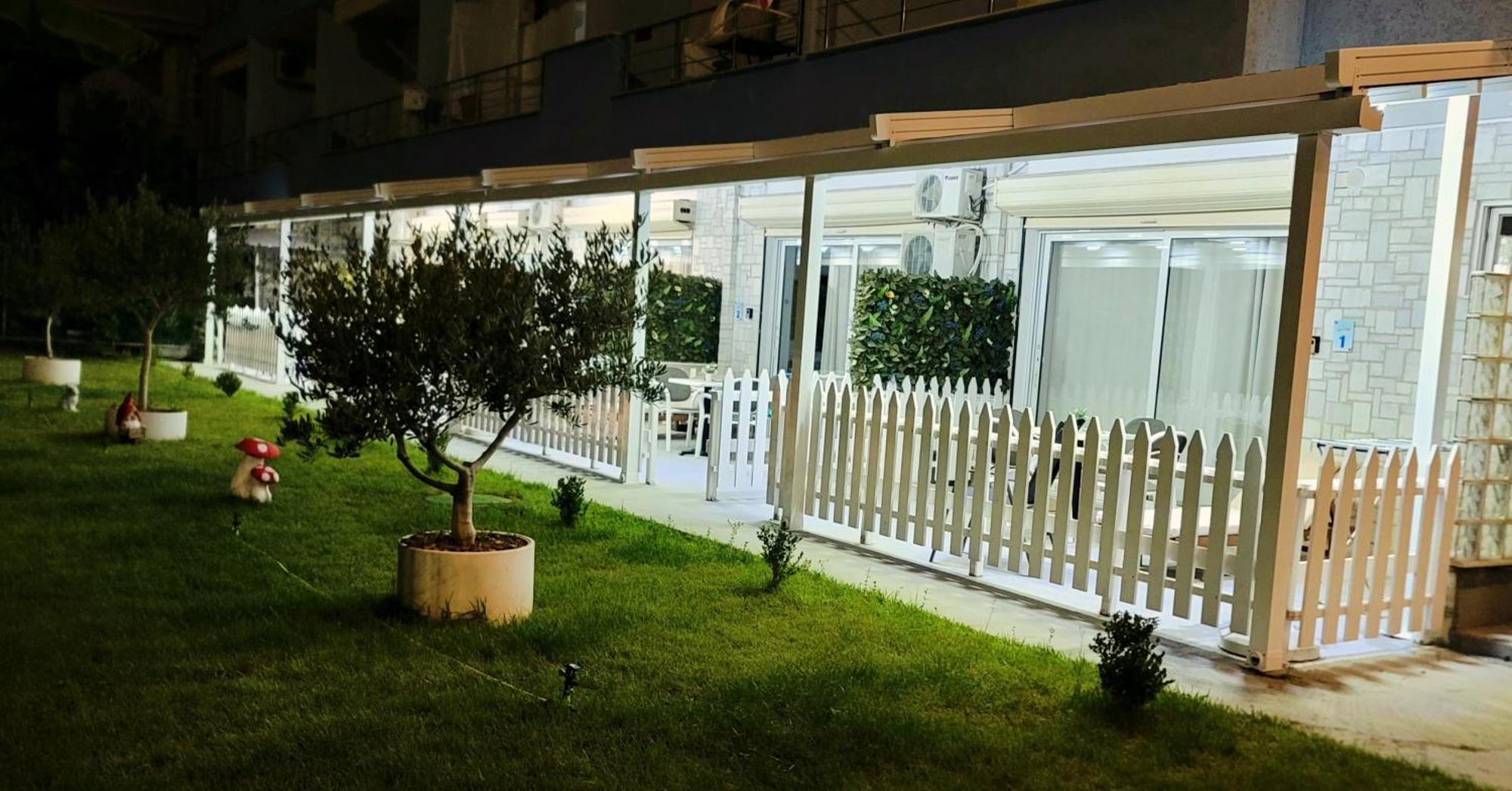 Suncoast Rooms Port Side Sarandë Buitenkant foto
