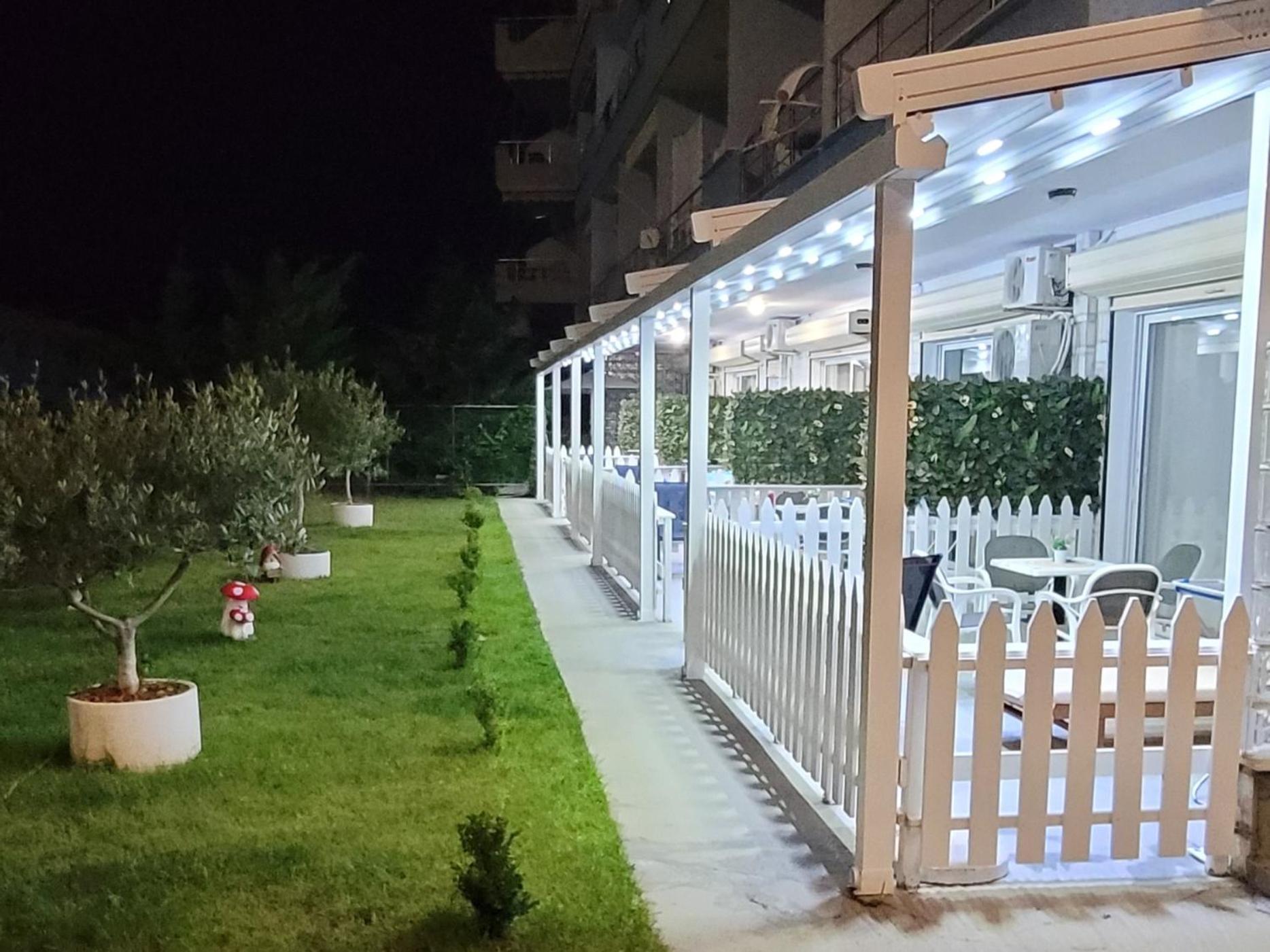 Suncoast Rooms Port Side Sarandë Buitenkant foto