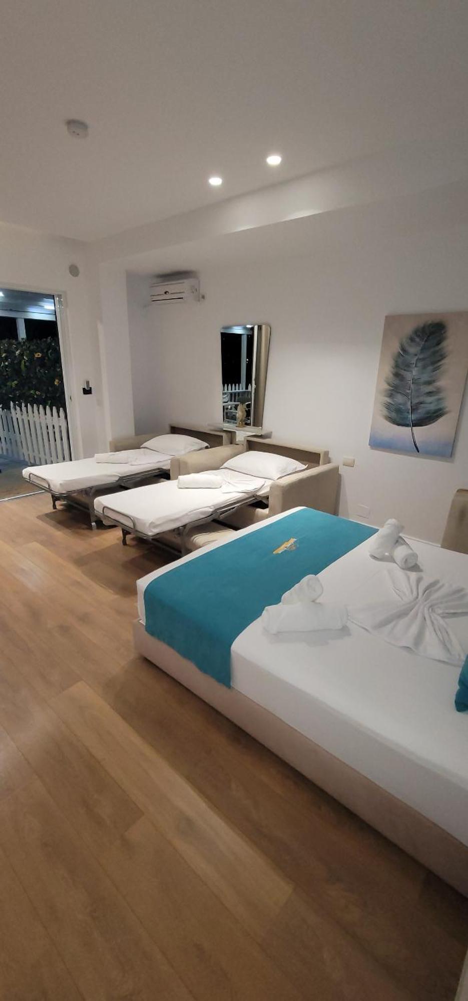 Suncoast Rooms Port Side Sarandë Buitenkant foto