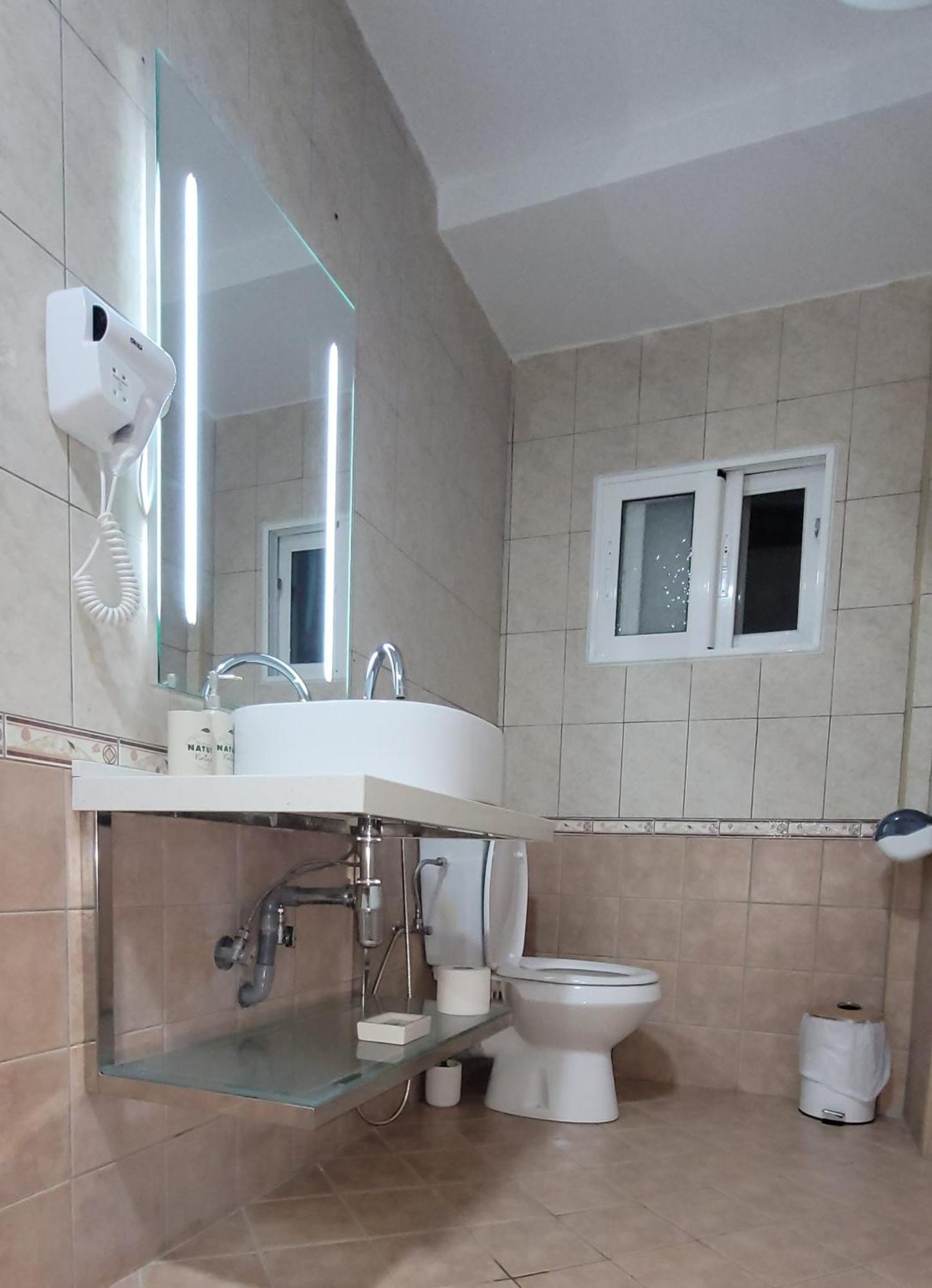 Suncoast Rooms Port Side Sarandë Buitenkant foto
